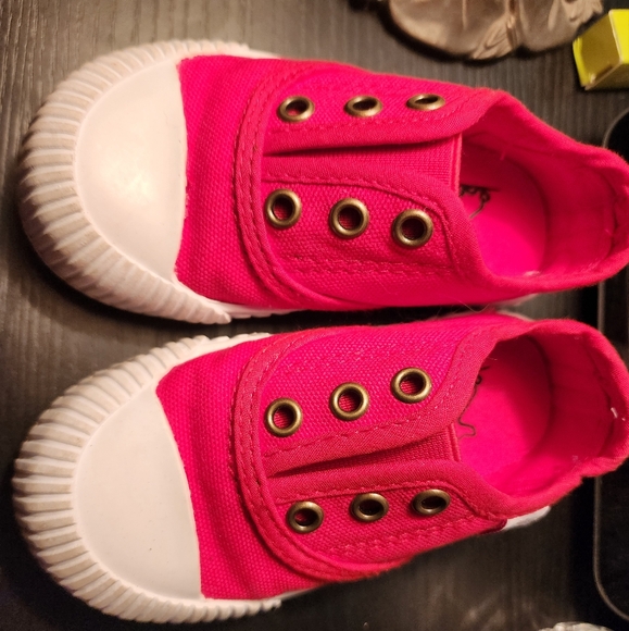 Kids Red Canvas Shoes - Picture 1 of 4